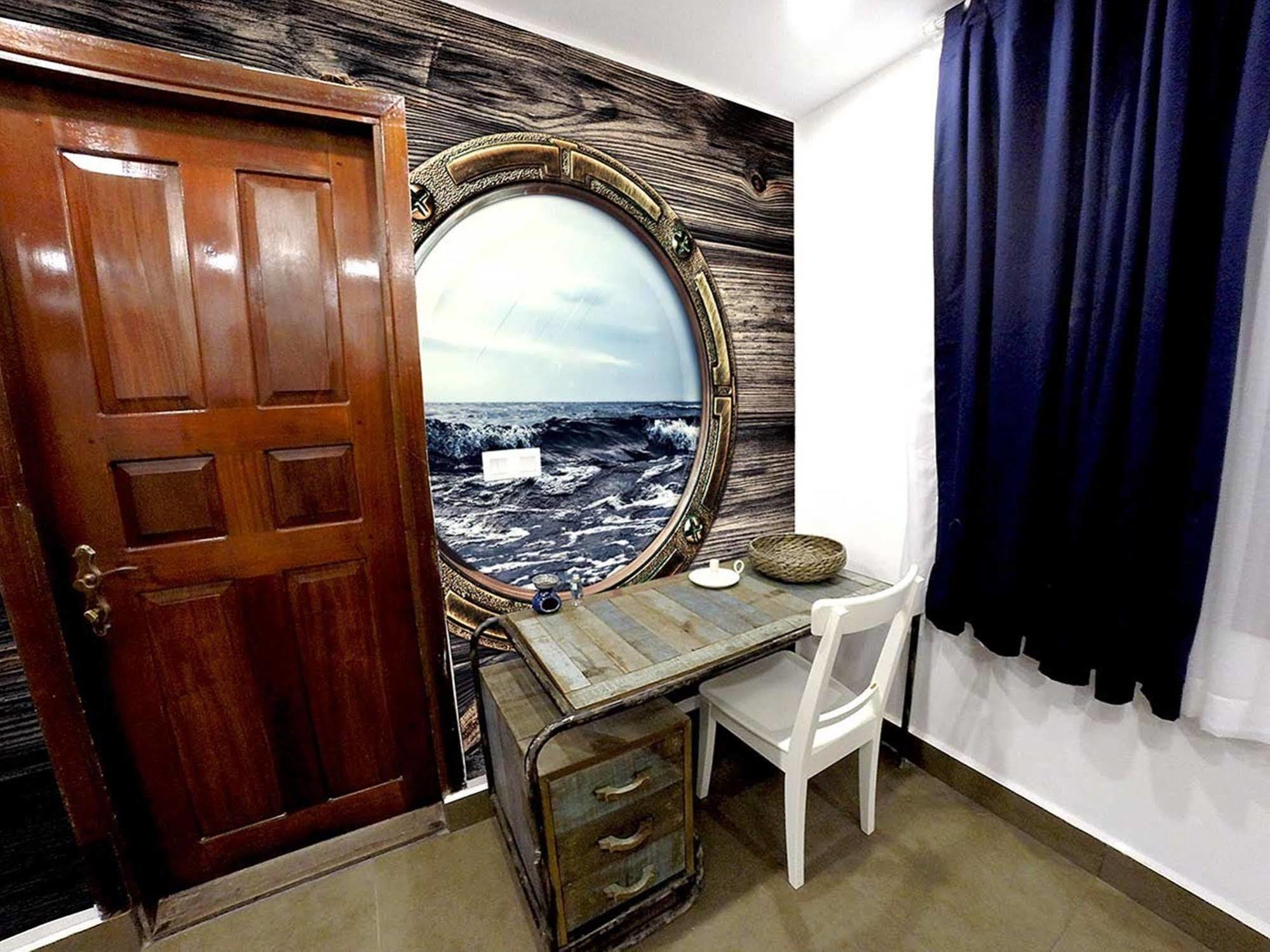 Aura Thematic Hostel Phnom Penh Extérieur photo