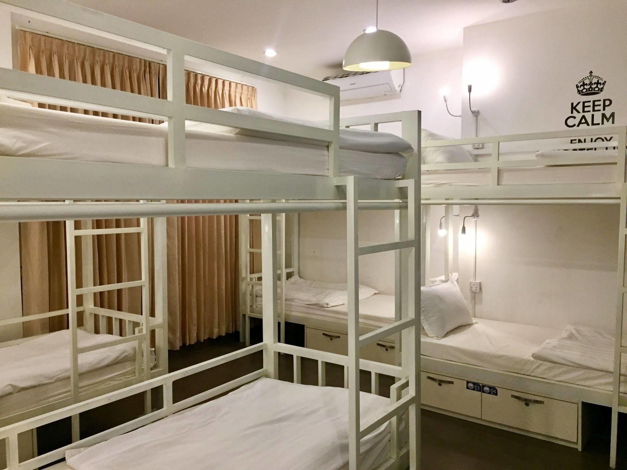 Aura Thematic Hostel Phnom Penh Extérieur photo