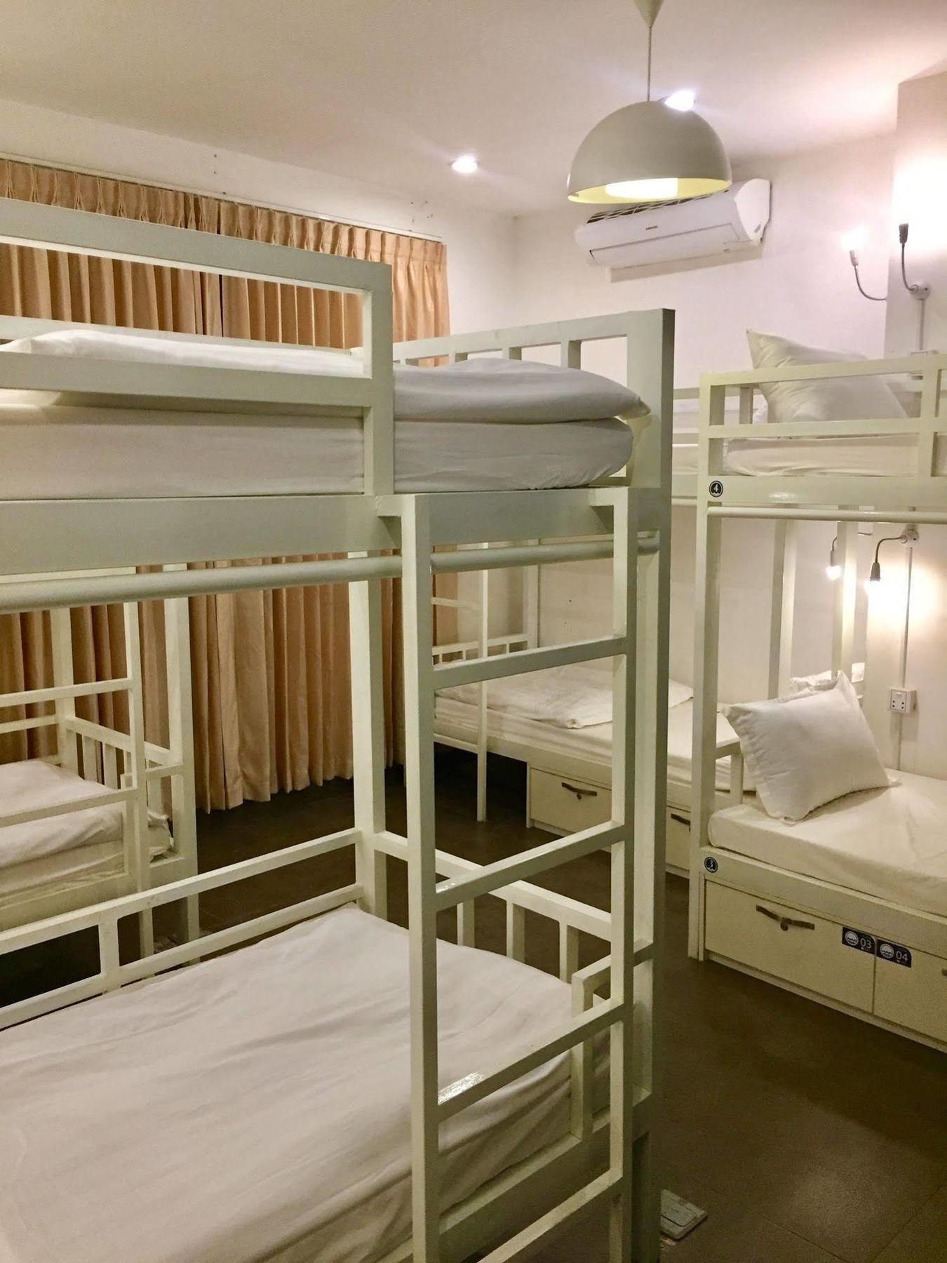 Aura Thematic Hostel Phnom Penh Extérieur photo