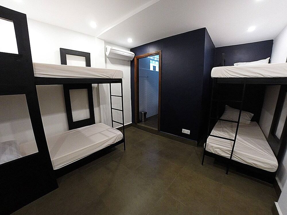 Aura Thematic Hostel Phnom Penh Extérieur photo